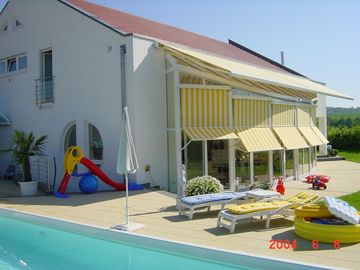 Sonnenterrasse mit Pool in Bonfeld